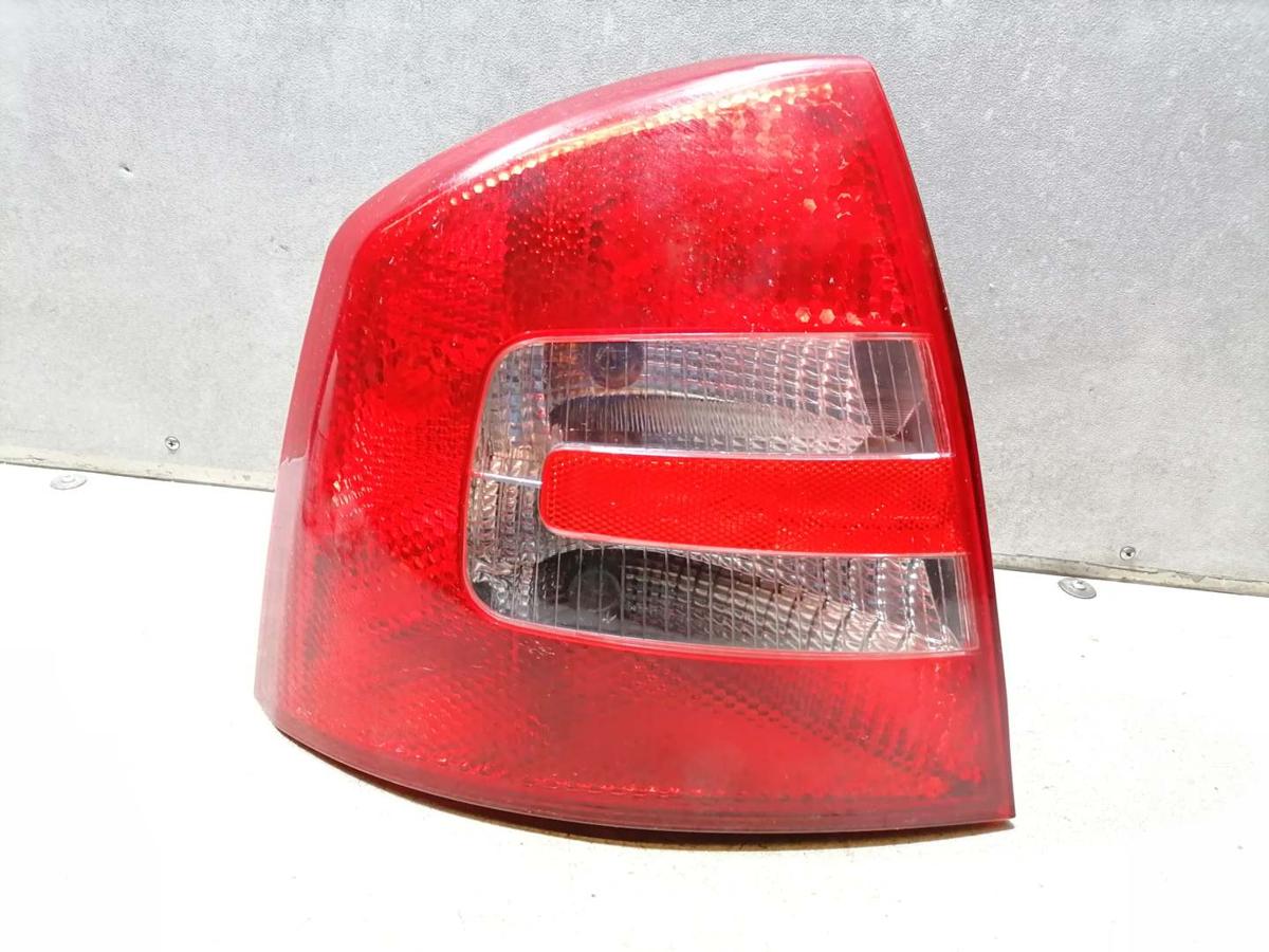 Skoda Octavia 2 1Z Rücklicht Rückleuchte Schlussleuchte links Fließheck Bj.2004 Skoda Octavia 2 1Z Rücklicht Rückleuchte Schlussleuchte links Fließheck Bj.2004